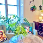 Arty Studio Flat At Downtown Апартаменты