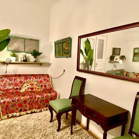 Arty Studio Flat At Downtown شقة