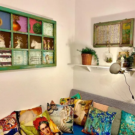 Arty Studio Flat At Downtown Lägenhet