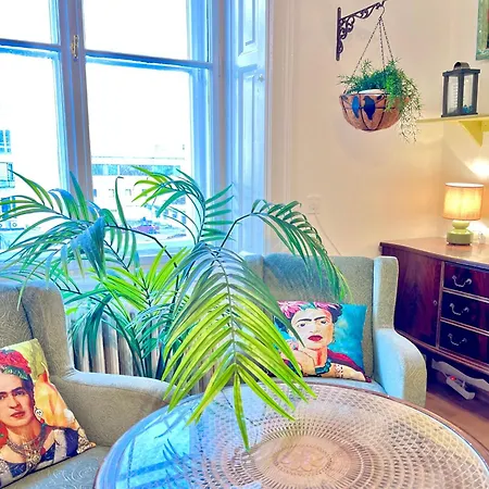 Arty Studio Flat At Downtown Appartement
