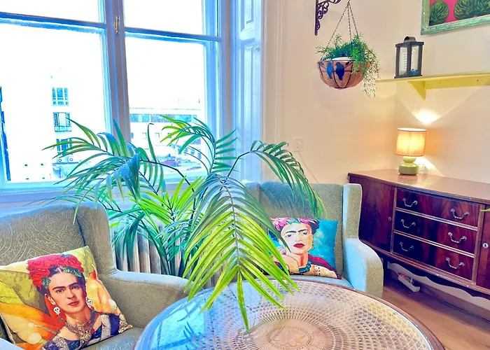 Arty Studio Flat At Downtown Apartment