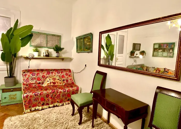 Arty Studio Flat At Downtown Appartement