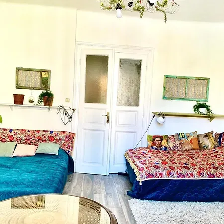 Arty Studio Flat At Downtown